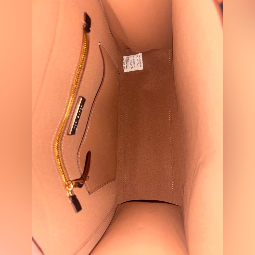 Tory Burch NWT Embossed Contrast Black and White Tote Bag - Picture 6 of 14